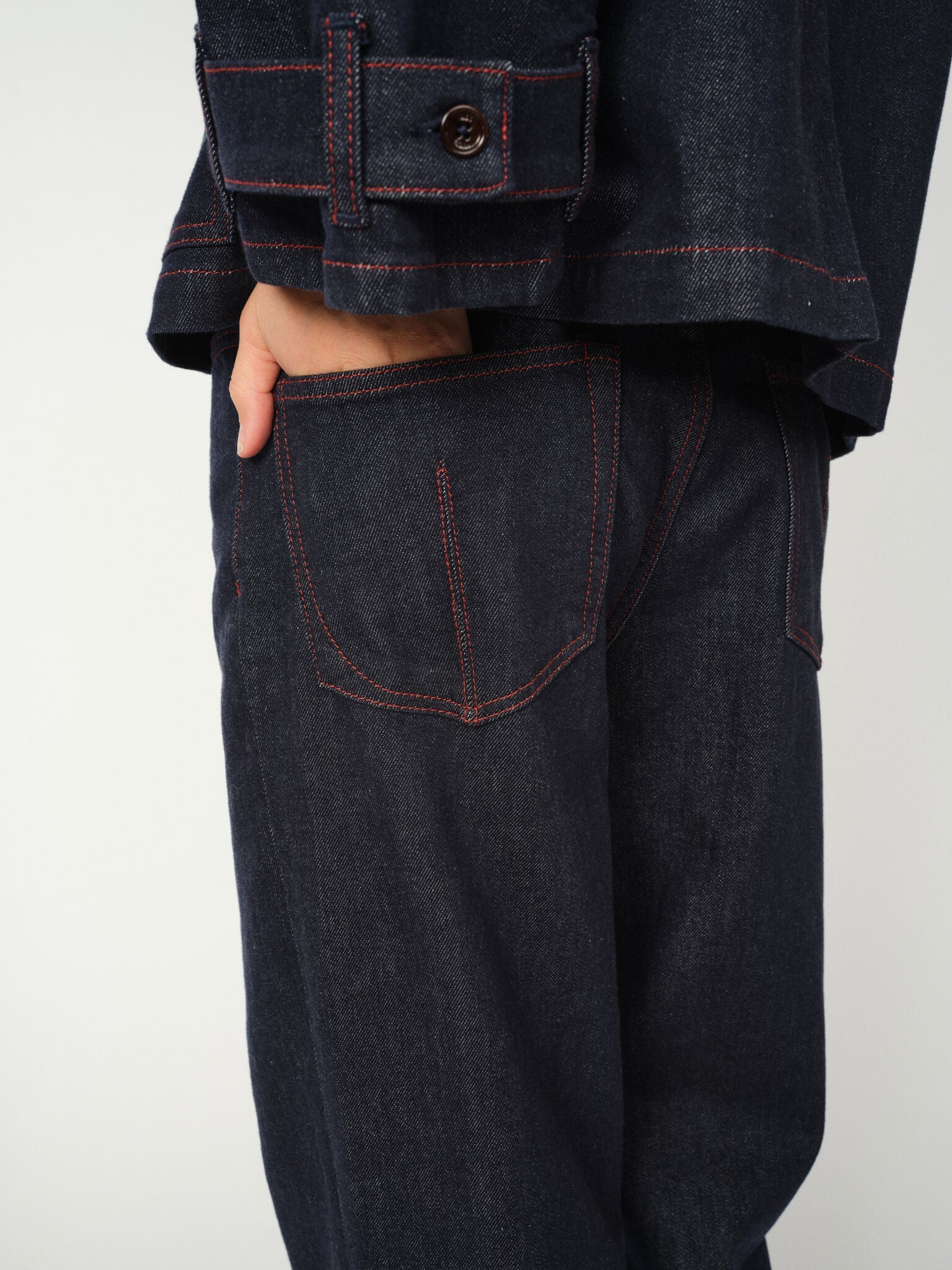 Modelshot / Dark Blue / Detail